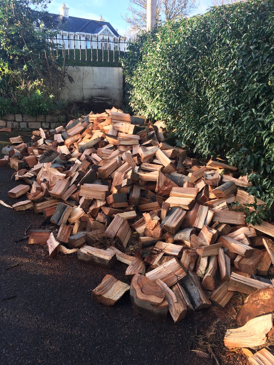 Ellebelles1's tweet photo. My work for the next hour 💪🏽 #stackinglogs https://t.co/kSxqI2UAMa