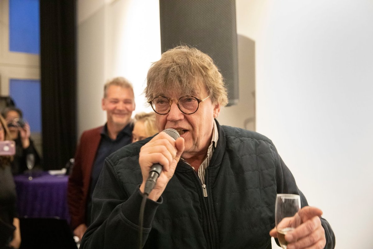 <a href="/PerAntonOlsson1/">Per-Anton Olsson</a> <a href="/Bakkertjen/">Ton Bakker</a> Met dank aan <a href="/henkwestbroek/">henk westbroek</a> voor zijn onvergetelijke  #detectives    #masterclass ! #singersongwriter #detectivekenner #thriller  #Onderspit #cadeau #boeken