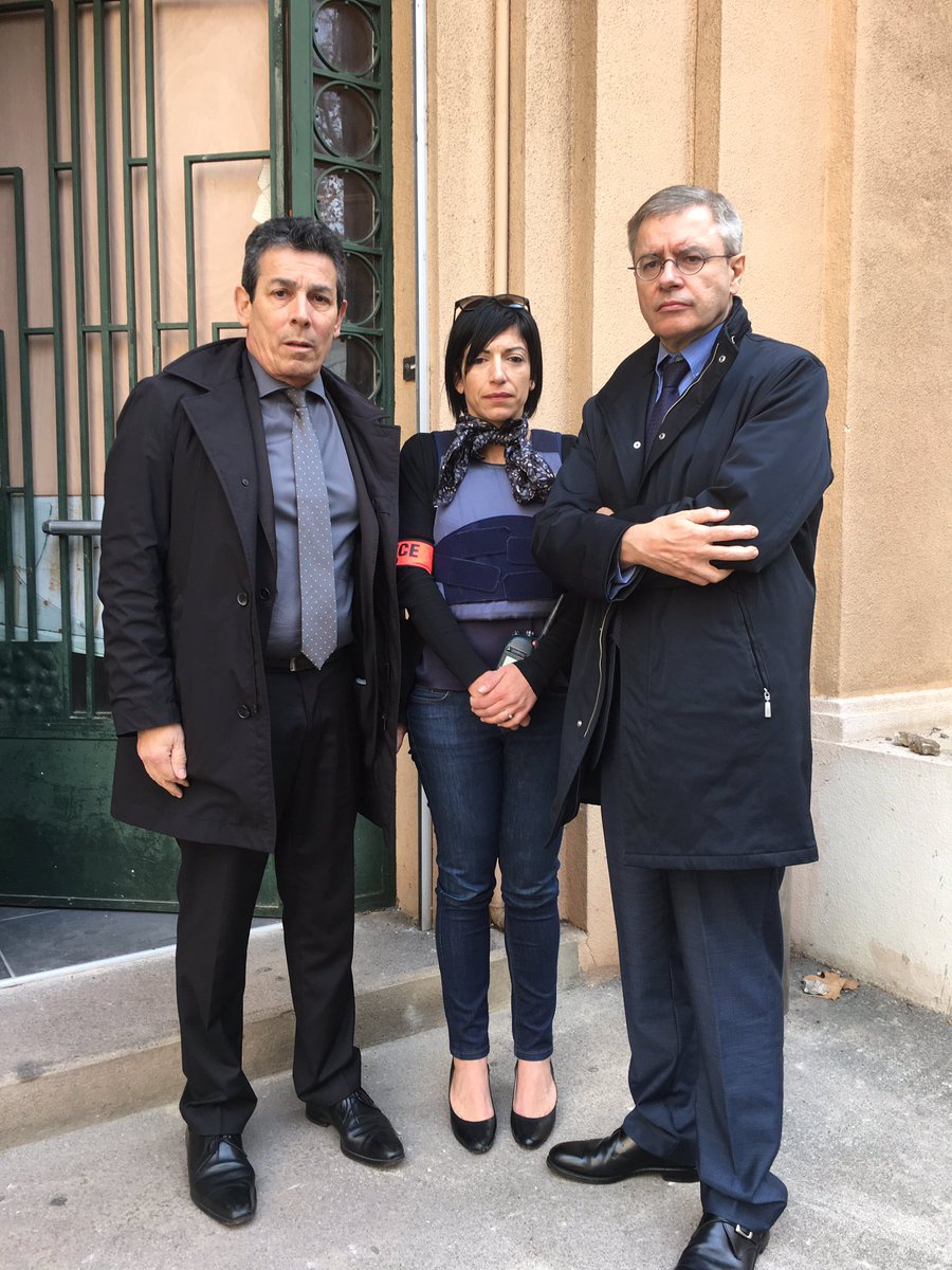 Prefet De L Aude Pa Twitter Soutien M Le Prefet De L Aude Alain Thirion S Est Rendu A La Sous Prefecture De Narbonne Et A Apporter Son Soutien Au Sous Prefet Ainsi Qu A La Ddsp Adjointe