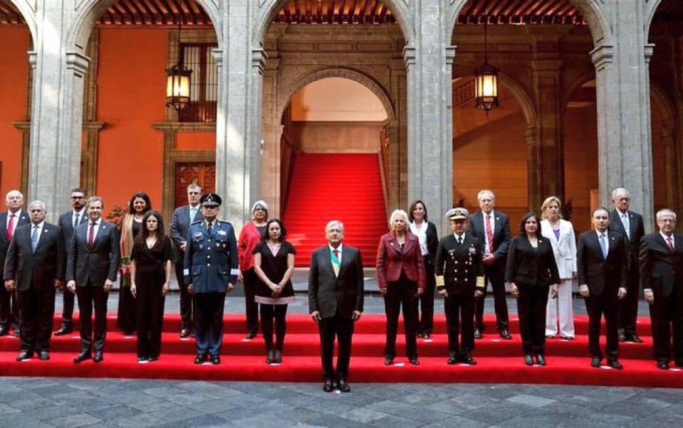 TorrucoTurismo's tweet photo. La primera foto del gabinete que acompañaremos al #PresidenteDeMexico @lopezobrador_ en esta etapa de transformación del país. ¡Enhorabuena! Ahora si, a hacer historia 👍🏼#TomaDeProtesta #GobiernoDeMéxico https://t.co/Q1zTz8E4Kn