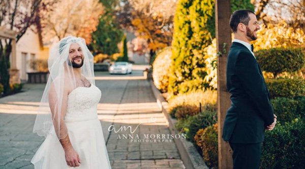 loanbus's tweet photo. OH WOW! Need a good laugh? Watch this! #SundayFunday  https://t.co/F06gCZ0KTv 😂 https://t.co/fM4bvdwR2p