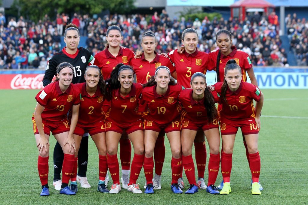 Grande nuestra @SeFutbolFem!!! Enhorabuena a las nuevas #CampeonasDelMundo!! #Campeonisimas!! #TodasAPorElMundial!!
Sois un referente!!
Una pena que de varios minutos de #deportes, @sextaNoticias apenas os dedicase unos segundos 😔
Más mujeres que lo petan para @vostokseis!! 😜