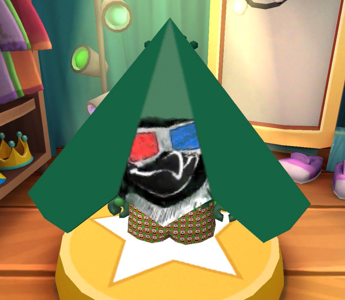 Madzom8ie's tweet photo. I created add ons to my emoji mask for a meet up and I honestly love it! 🐧 #CPATC https://t.co/p5N95y6jeh