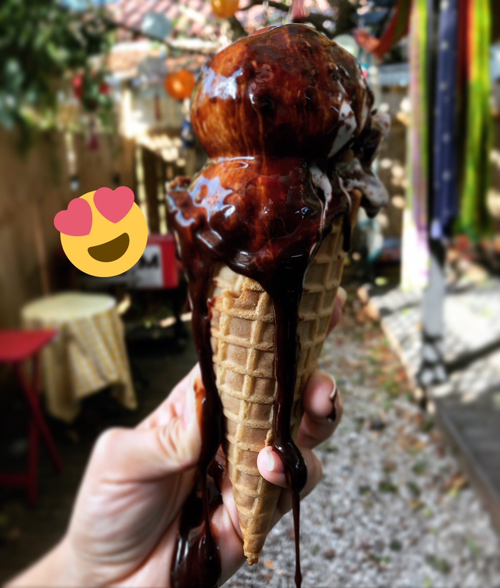 Get messy with our Gopher Guts! 🍫 Filled with all kinds of chocolate candy bars! You 👏🏼 will 👏🏼 love 👏🏼 it 👏🏼 
•
#amazing #delicious #dessert #icecream #love #chocolate #sweet #yummy #dessertporn