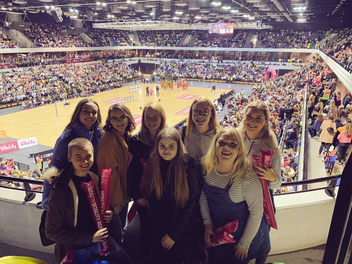 UOSunion_Pres's tweet photo. Fab day with UOS Women’s Netball Team watching England vs Uganda, great win for our England Roses 🌹🙌🏼 @UOS_Netball https://t.co/xzCyYtyAGT