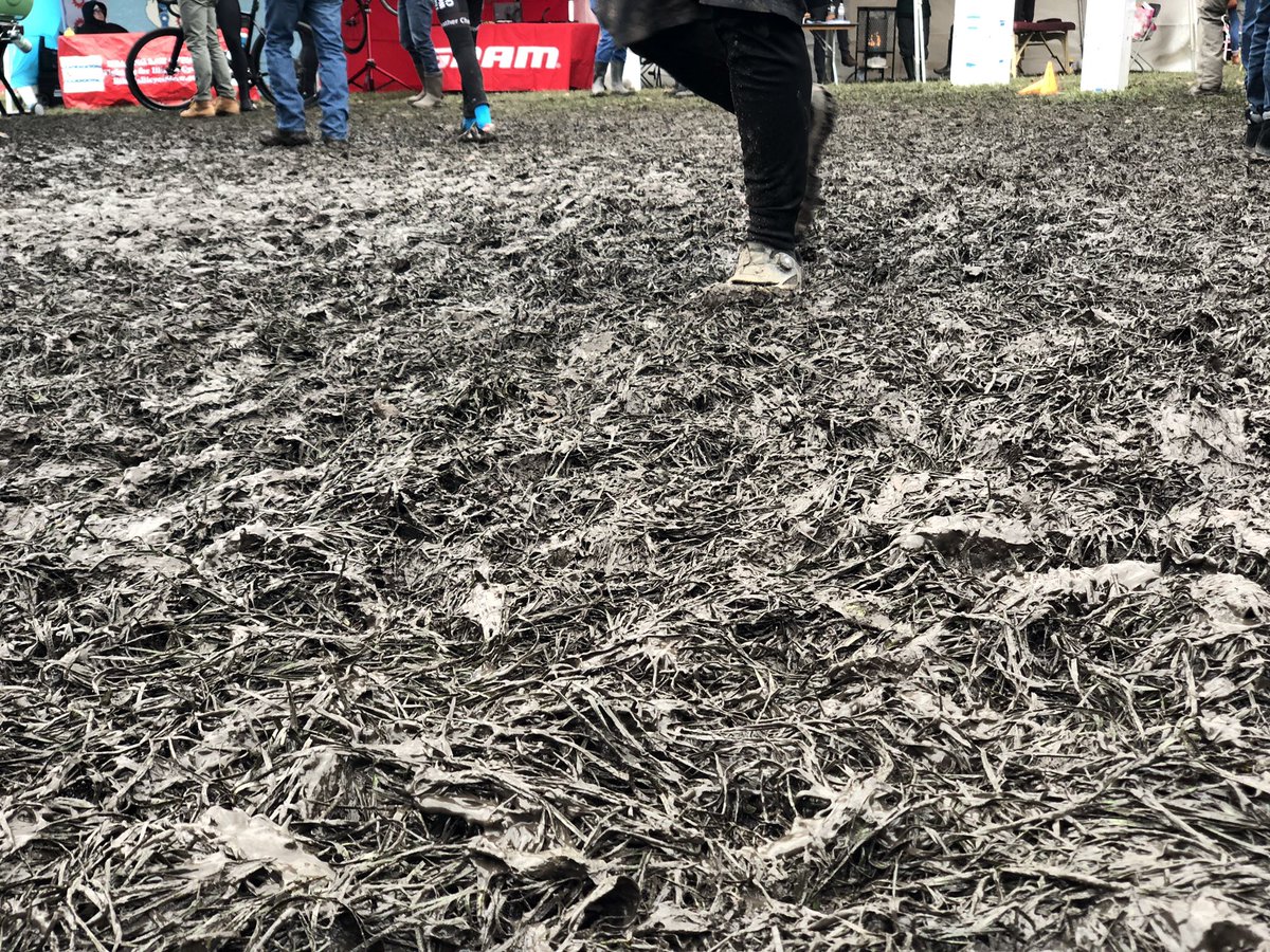 ChiCrossCup's tweet photo. #MontroseCX #muddyAF #atleastitsnotsnowing https://t.co/SKxuF9R3Pe