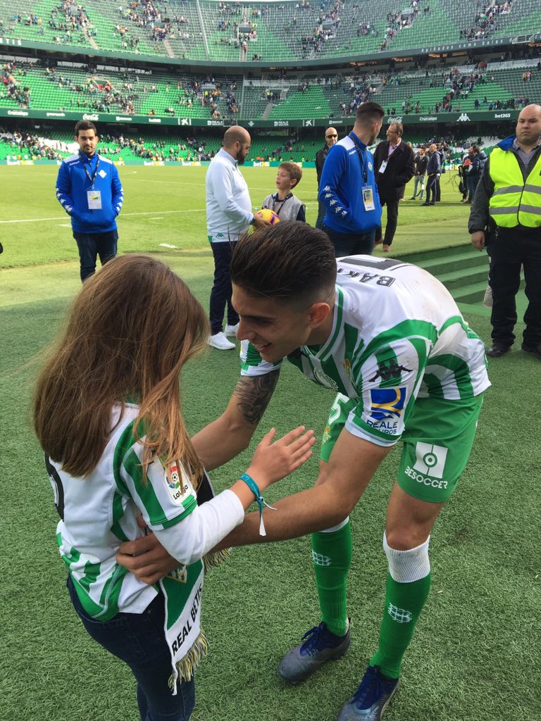 MarcBartra's tweet photo. Tienes una hija que es un amor de niña! Esa mirada tan tierna que tiene no se olvida! Me llena mucho haberla hecho feliz. Abrazos!!! @lolifcb https://t.co/NZ05QJSO1h