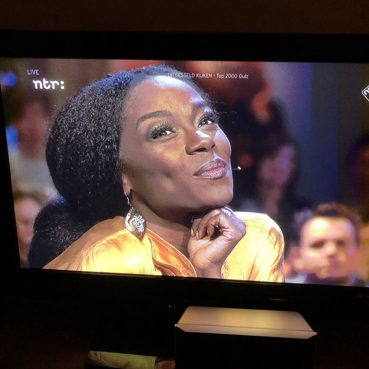 laura99kuiper's tweet photo. Wanneer je de ober aan ziet komen met jouw eten #top2000quiz https://t.co/W7IeD31Ngm