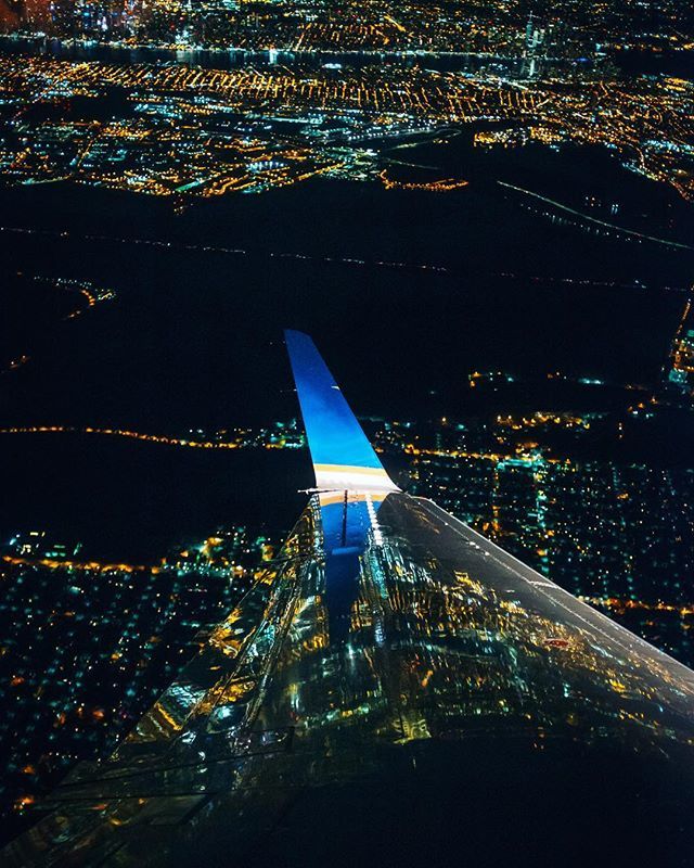 yoheis's tweet photo. Another old photo from Charleston. I was lucky to be at the right seat on the right side of the plane to be able to catch this as the plane tilted, getting ready to land.

#charleston #airplane #nightlights #citylights #aerialphotography #reflection #air… https://t.co/OefmvJiglt https://t.co/xOi1xHlgXV