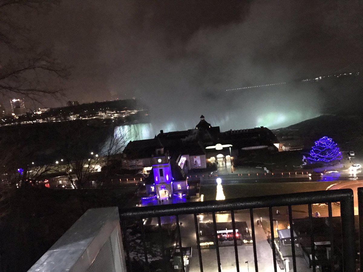 kulvr's tweet photo. Out at #deckthefalls in #Niagarafalls #wfol #winterfestivaloflights @WinterFestival https://t.co/9WgDvU0V48