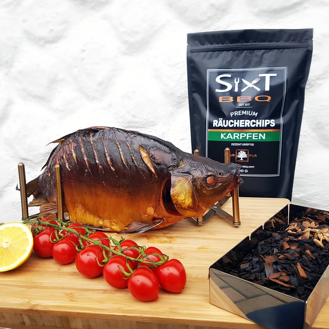 SixtBBQ's tweet photo. Heute einen lecker Räucherfisch auf der Kugel zubereitet 🤗🔥 Allen noch einen schönen 1. Advent! 🤙🏻
.
.
#BBQ #Sixtbbq #Räucherfisch #Karpfen #Spiegelkarpfen #Yummi #woodchips #Blend https://t.co/vJJiWoBLxR