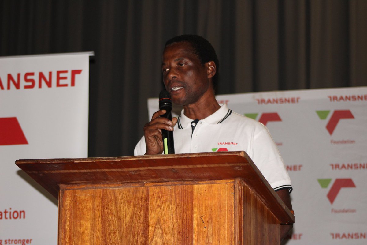 Transnet General Manager CSI, Mr Musa Mkhwanazi, sharing a few words of wisdom to the learners at the closing ceremony of the Transnet National Sport Tournment in Rosina Sedibane Modibo Sport School.
#TransnetNST2018
#TransnetCares
#GDECares