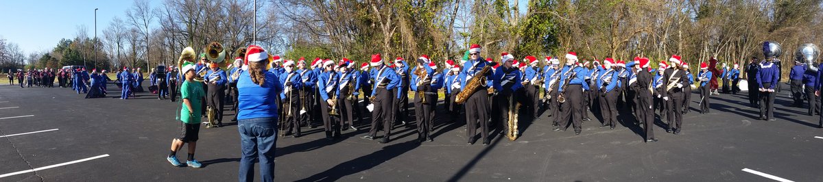 WCHS_Band's tweet photo. Ready for the #LebanonChristmasparade #gocatz #GoCentral https://t.co/uBe7GPaVZi