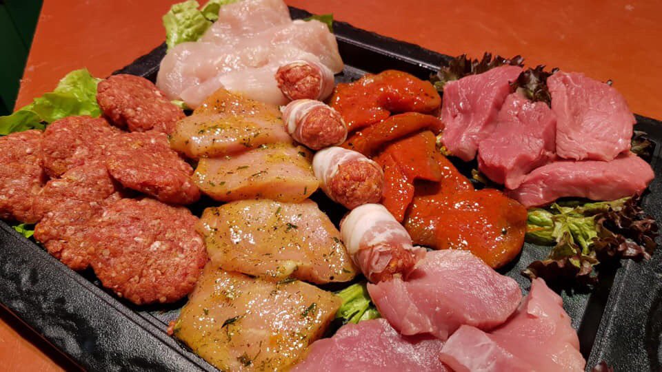 Lekker gourmet of fondue!!
Wij kunnen die op maat voor je maken. Ook met heerlijke salades! Je bent dan klaar voor een gezellige sinterklaasavond.

* spaar digitaal met piggy je wordt beloond met onze ambachtelijke producten