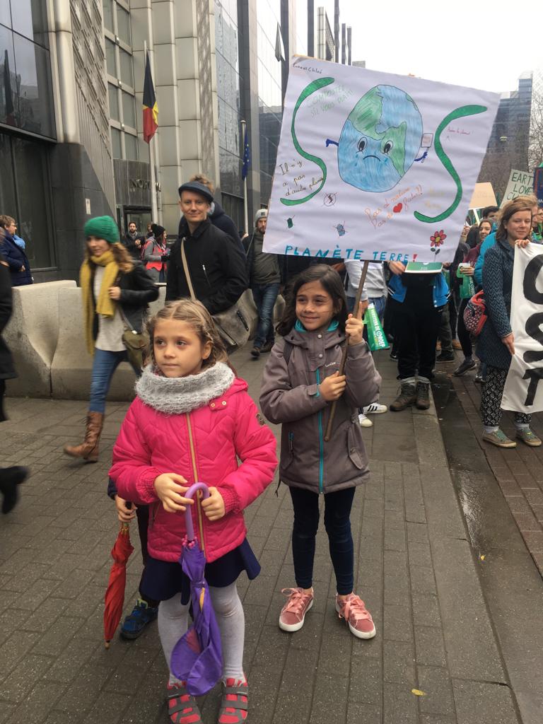 GreensEFA's tweet photo. No better way to spend a Sunday 💚 We were over 70.000 people marching for climate action today in Brussels at the #ClaimtheClimate march.
#COP24 starts tomorrow and we want to see real ambition and change! 💪 https://t.co/y82JokmwzG