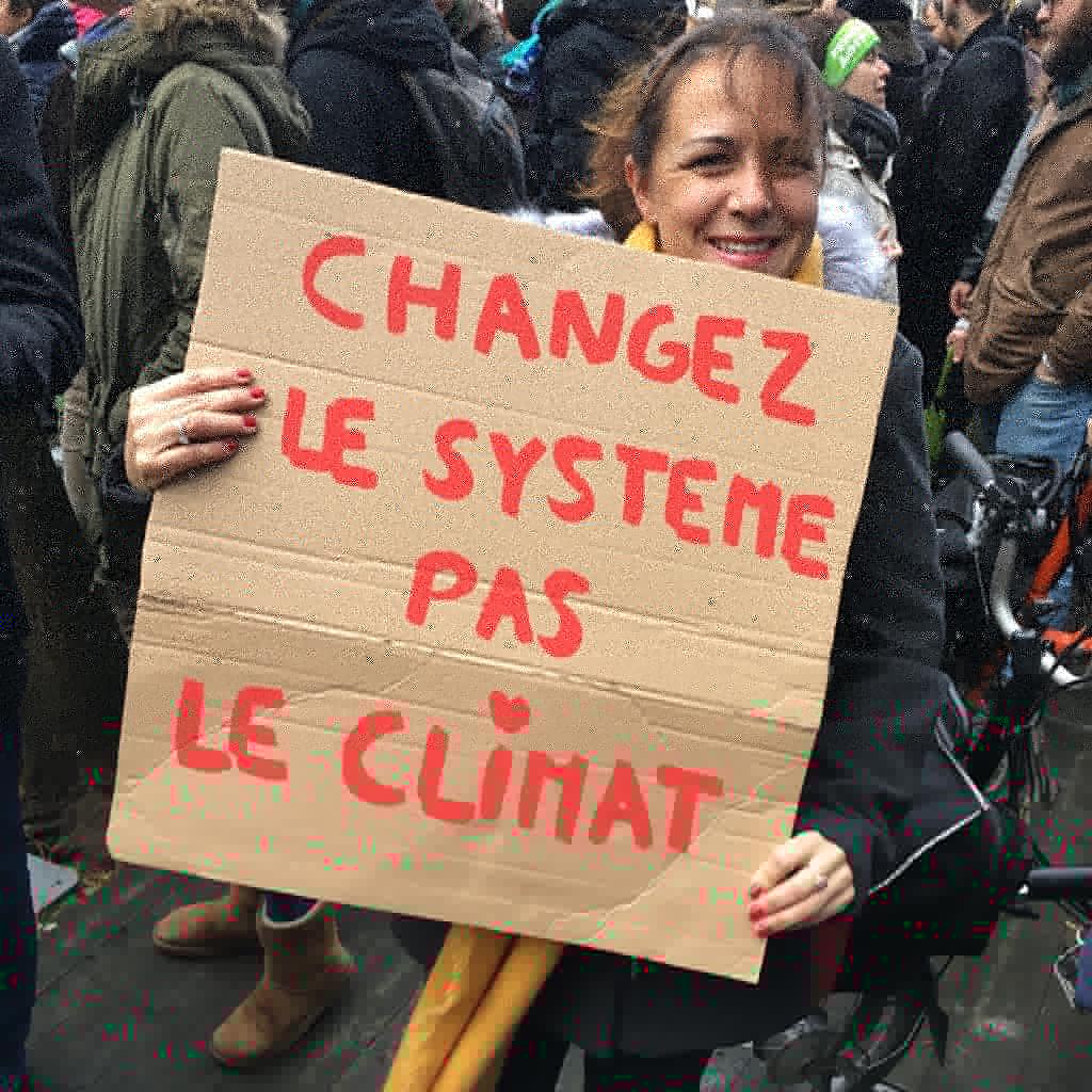 GreensEFA's tweet photo. No better way to spend a Sunday 💚 We were over 70.000 people marching for climate action today in Brussels at the #ClaimtheClimate march.
#COP24 starts tomorrow and we want to see real ambition and change! 💪 https://t.co/y82JokmwzG