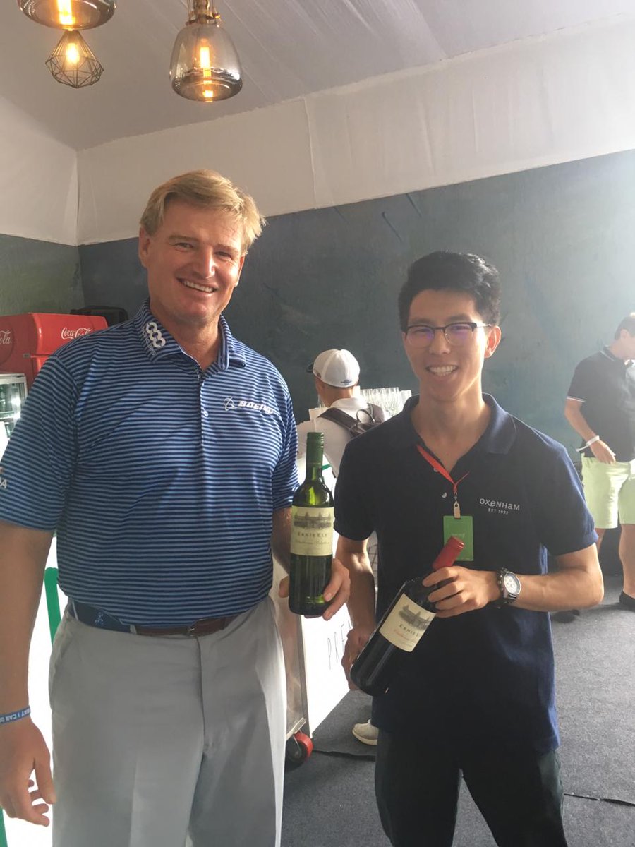 Heard this guy is quite famous so I took a picture with him. Even have a wine farm with his name on it or something #ErnieEls #Sea #Sun #Golf #Mauritius
#AfrAsiaBankMauritiusOpen