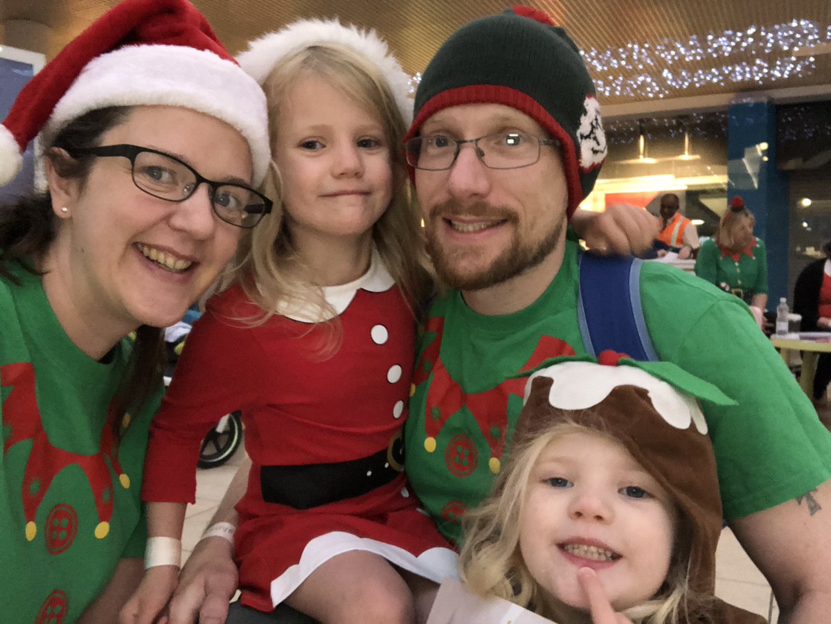 fifi2159's tweet image. Great fun doing the @intuMetrocentre festive fun run this morning #neverletaxmaspuddingnearthepensagain #festivefunrun #intumetrocentre
