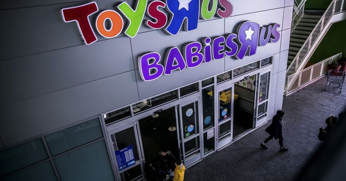 circlechicago's tweet photo. RT @StribBiz: Laid-off Toys R Us workers' $20M win is just one example of burgeoning retail labor movement https://t.co/vC9XTuAdTL https://t.co/QTzhImzE0T