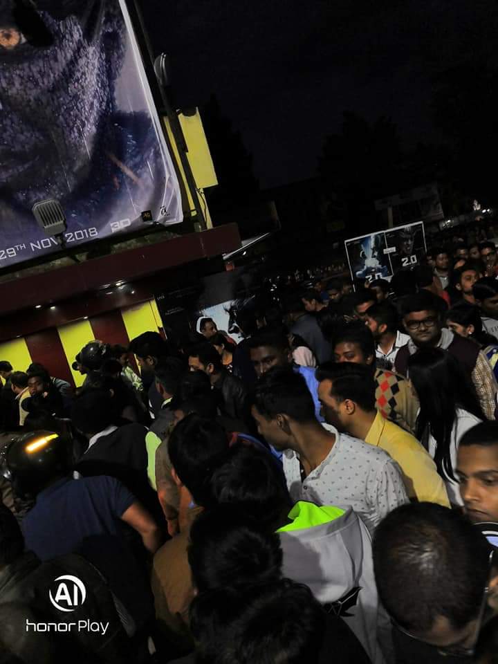 Bhukhan_'s tweet photo. Never Seen craze for a dubbed film at #AnuradhaCineplex at Guwahati, Assam, 
Huge Huge Crowd. 
Tickets sale on black.
#2Point0 🔥 in Assam.
Blockbuster 
Power of #AK+#Rajini sir
@LycaProductions @rohitjswl01 @SumitkadeI @KhiladisArpita @rameshlaus @KRKBoxOffice @Bhushankhiladi1 https://t.co/QlClkvGtkM