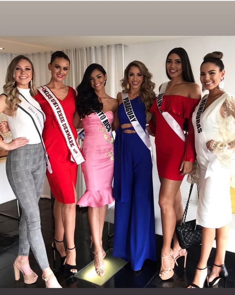 FC_LariT's tweet photo. Hay que admitir que #BelenAlderete lo está haciendo divinamente desde q llego a #Thailandia aquí con algunas de sus compañeras hermosas! #MissUniverse #MissParaguay #MissUniverso #MissUniverso2018 #MissUniversoParaguay  #BelenAlderete 😍🇵🇾💕 https://t.co/gyXkSdeyCN