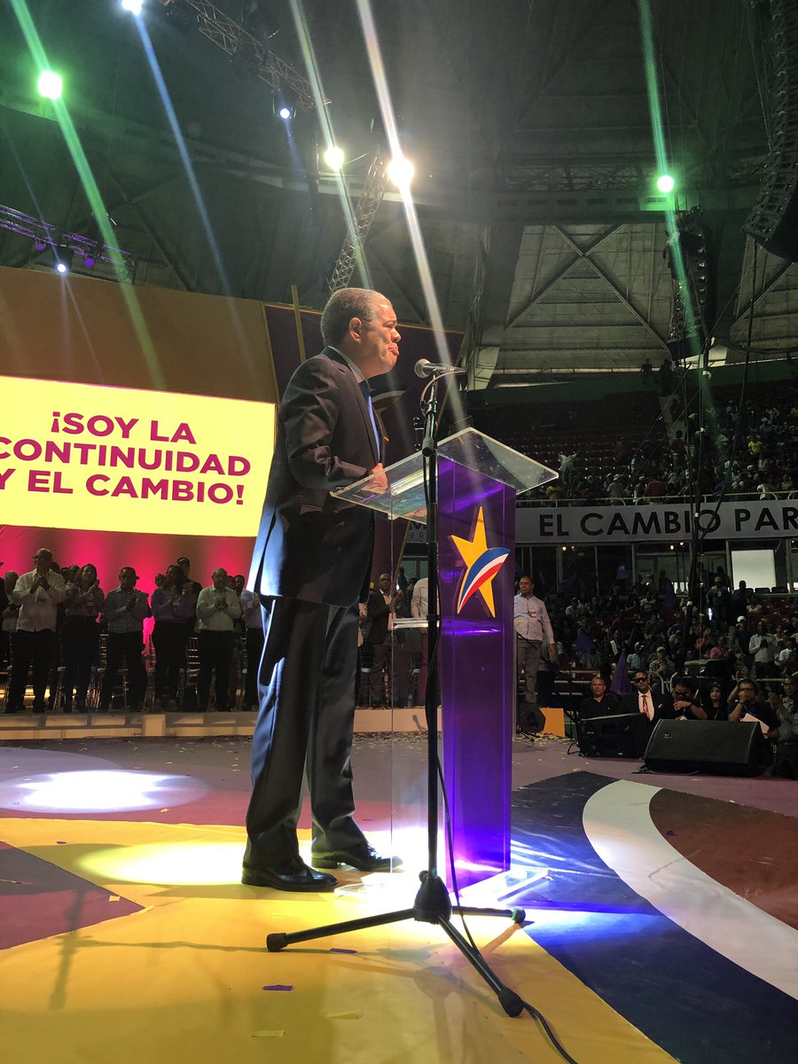 Hoy aquí, en este Palacio de los Deportes, con esta expresión de júbilo y apoyo multitudinario, ha quedado demostrado que las fuerzas del futuro son indetenibles y que subiremos las escalinatas del Palacio Nacional para dirigir la nación #ElFuturoEsConAmarante
