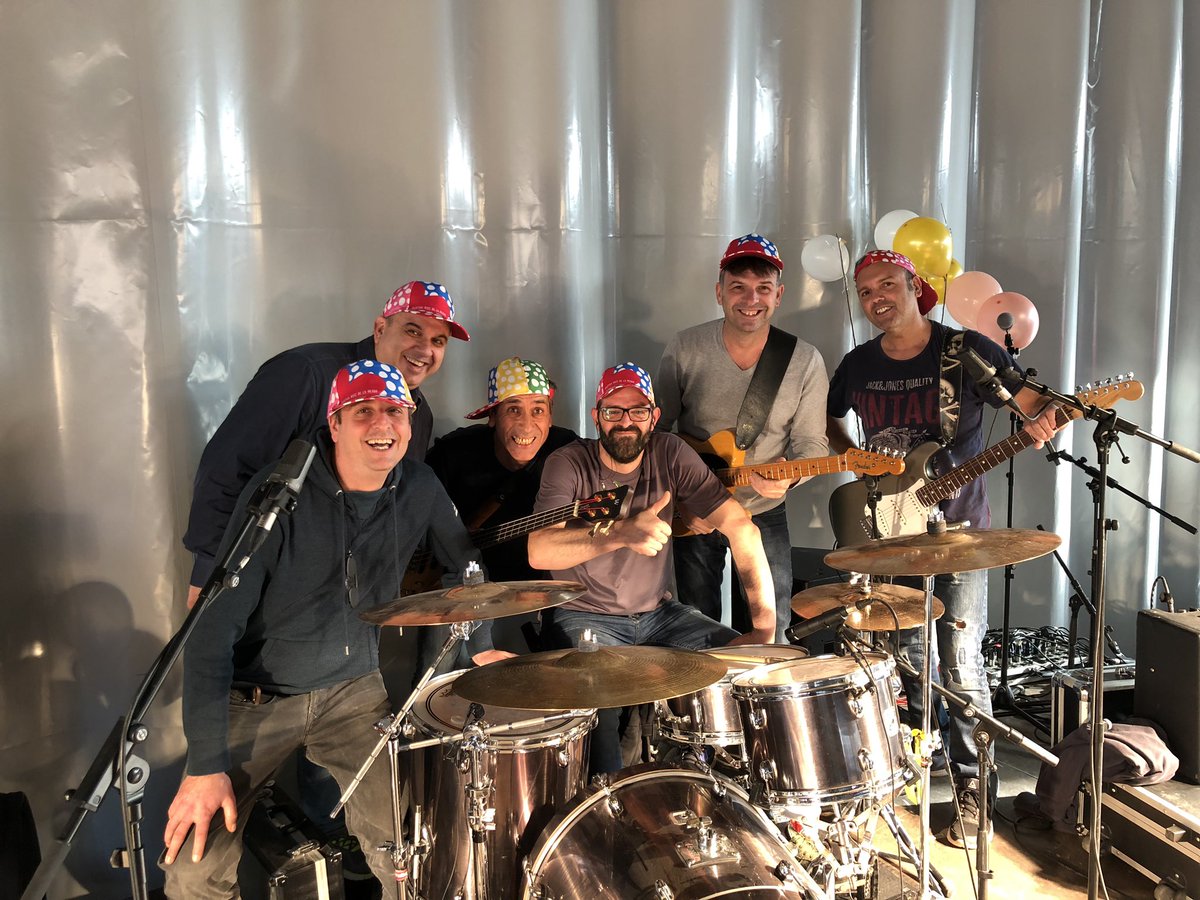 Ja ho tenim tot a punt per aquesta tarda!!! Comencem a les 20:00. No hi faltis!!! L’ocasió val la pena!!! T’hi esperem!!!