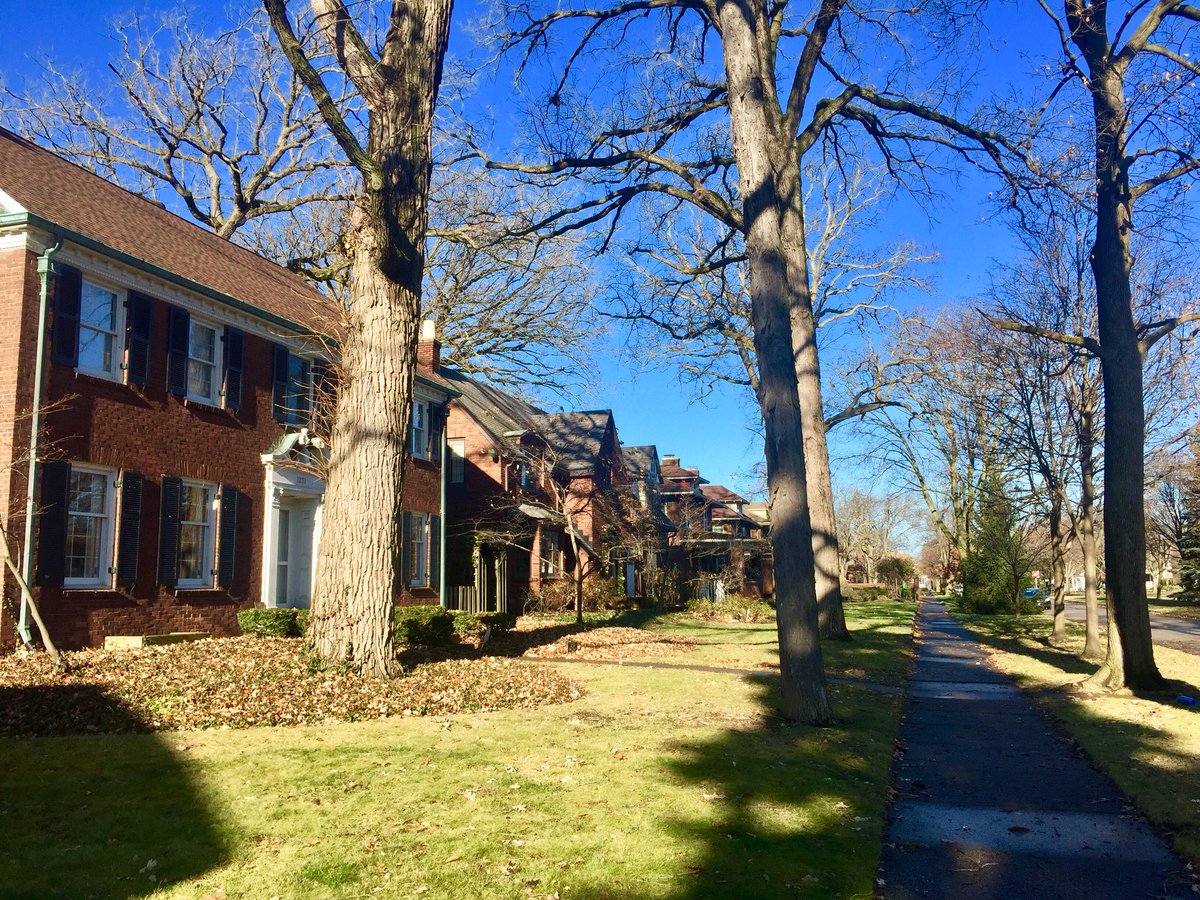 cityofsandusky's tweet photo. With the creation of the Landmark Commission 3 years ago, we committed to preserving our city’s historic buildings & districts. One such district is the beautiful Cable Park Historic District, which was added to the Nat’l Register of Historic Places in 1988. #PlannerPerspective https://t.co/nb77jsPE08
