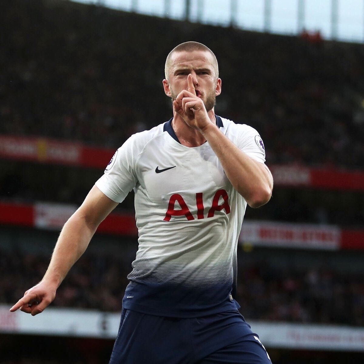 London is 🔴 <a href="/UnaiEmery_/">Unai Emery Echegoyen</a> has transformed us &amp; <a href="/LTorreira34/">Lucas Torreira #LT14</a> is already a legend.