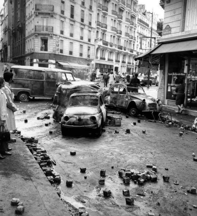 BarbaraMazieres's tweet photo. A l'école on apprend aux petits français que la prise de la Bastille et mai 68 sont de formidables événements d'émancipation.  Il faut croire que le peuple a bien retenu la leçon. #GiletsJaunes
#1erDecembre #Macron #MacronDemission https://t.co/6zglj4Mguj