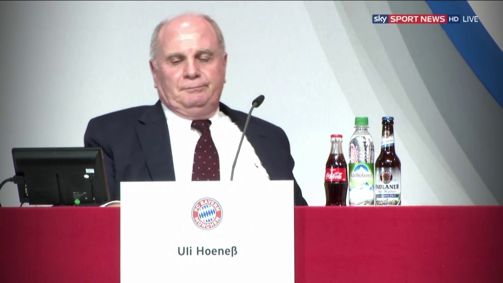 91minute's tweet photo. 👤💬 «...muss irgendwer aufstehen und dem ein Ende setzen. Bevor es zu spät ist.»
#Hoeneß wird für den #FCBayern und sich selbst zur Gefahr, wie der Fall #Breitner offenbart.
👉 https://t.co/OdTz3cmF9w https://t.co/C9kL0dfqKw