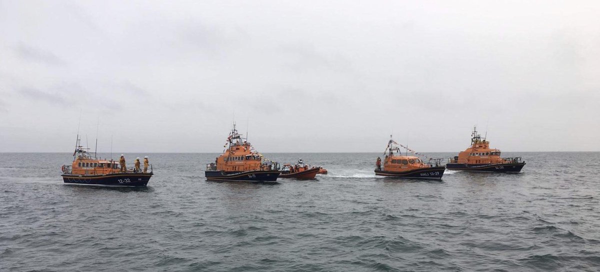 divestay's tweet image. Wavedancer had the pleasure today to take some photographers out to meet Eyemouths new lifeboat The Helen Hastings 13.29, along with St Abbs lifeboat, Dunbar lifeboat and Berwick lifeboat. Not every day you get to play along side 6 lifeboat #Wavedancer #Rnli #Eyemouth #Scotland