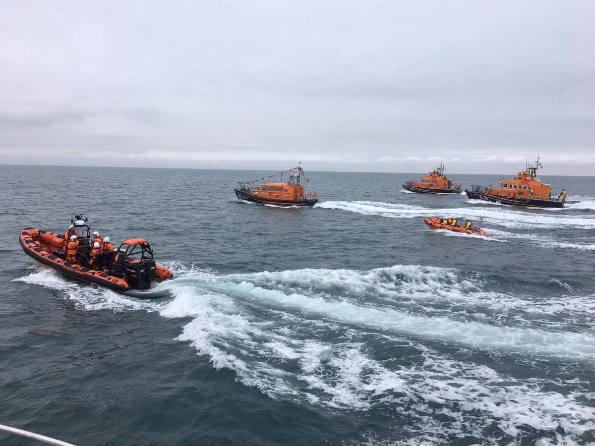 divestay's tweet image. Wavedancer had the pleasure today to take some photographers out to meet Eyemouths new lifeboat The Helen Hastings 13.29, along with St Abbs lifeboat, Dunbar lifeboat and Berwick lifeboat. Not every day you get to play along side 6 lifeboat #Wavedancer #Rnli #Eyemouth #Scotland