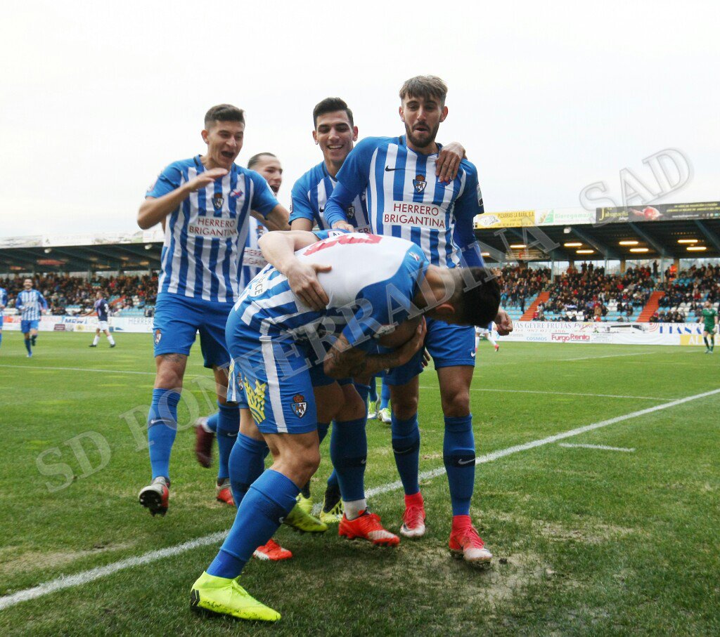 SDP_1922's tweet photo. ¡Así celebraron el gol Isi y sus compañeros! ¡Vamos, equipo! #Adelanteyarriba #VamosDeportiva https://t.co/Z2NnSZyAex