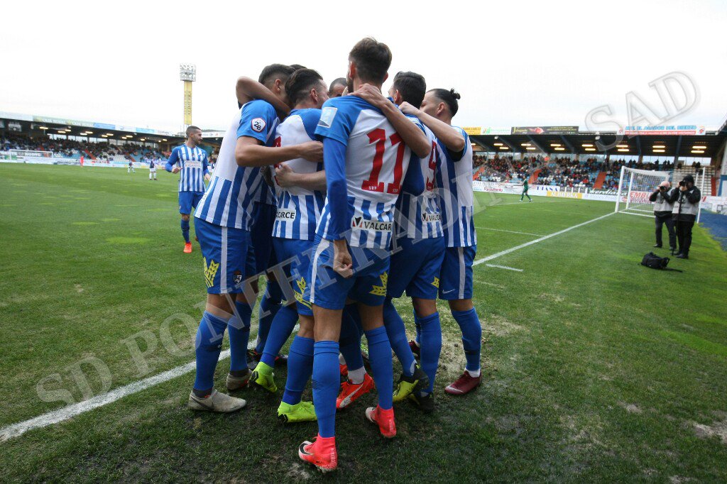 SDP_1922's tweet photo. ¡Así celebraron el gol Isi y sus compañeros! ¡Vamos, equipo! #Adelanteyarriba #VamosDeportiva https://t.co/Z2NnSZyAex