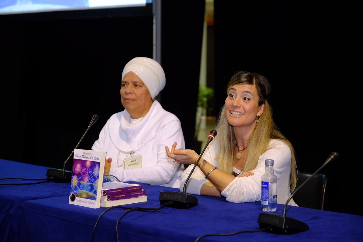 fargahospitalet's tweet image. ⭐🕯🔮Recta final del @Magic_Fira! 

Hi som fins les 21 h!

#Magic2018 #MAGiC18 #LaFargaLH #LHospitalet