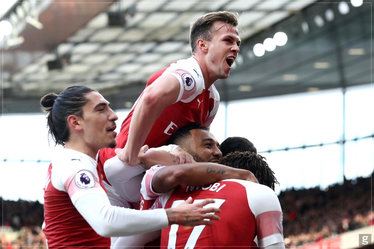 Los jugadores del Arsenal celebran uno de los goles (@Arsenal).