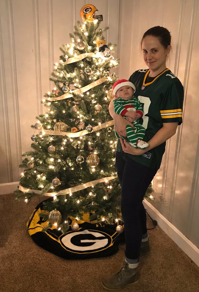 Family getting ready to watch <a href="/rcobb18/">Randall Cobb</a> and <a href="/packers/">Green Bay Packers</a> in #AZvsGB ! #packersrollcall #gopackgo HBD <a href="/AaronRodgers12/">Aaron Rodgers</a> <a href="/Showtyme_33/">Aaron Jones 3️⃣3️⃣</a> <a href="/James5Crawford/">James5Crawford</a>