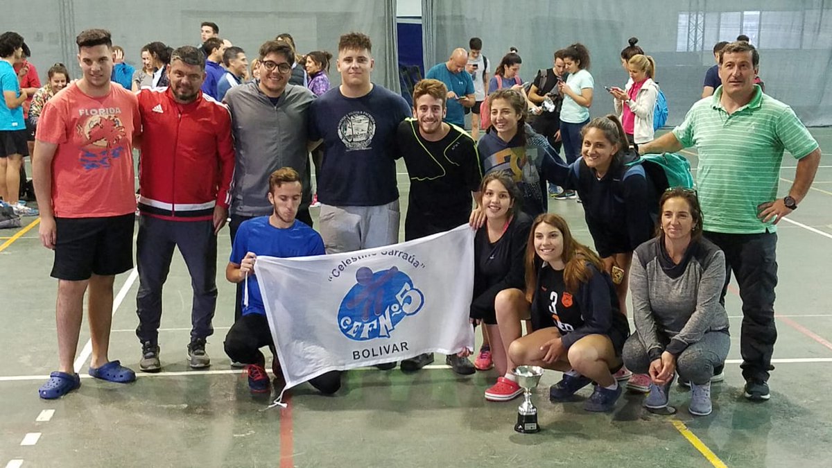 Valperezzon's tweet photo. DGCYE-DEF 
Ayer se disputaron los encuentros de la Zona 1 del #Intercef. En Handball el ganador fue el CEF 50 de #BenitoJuárez, mientras que en Vóley lo hizo el CEF 5 de #Bolívar. Felicitaciones a todxs los que participaron! 👏👏👏
@gzinny @sergesiciliano @BAeducacion https://t.co/hViP0Qzbhu