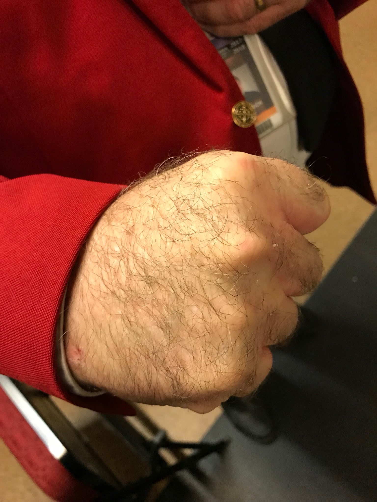 DtbKNOUWwAEYaer.jpg:large