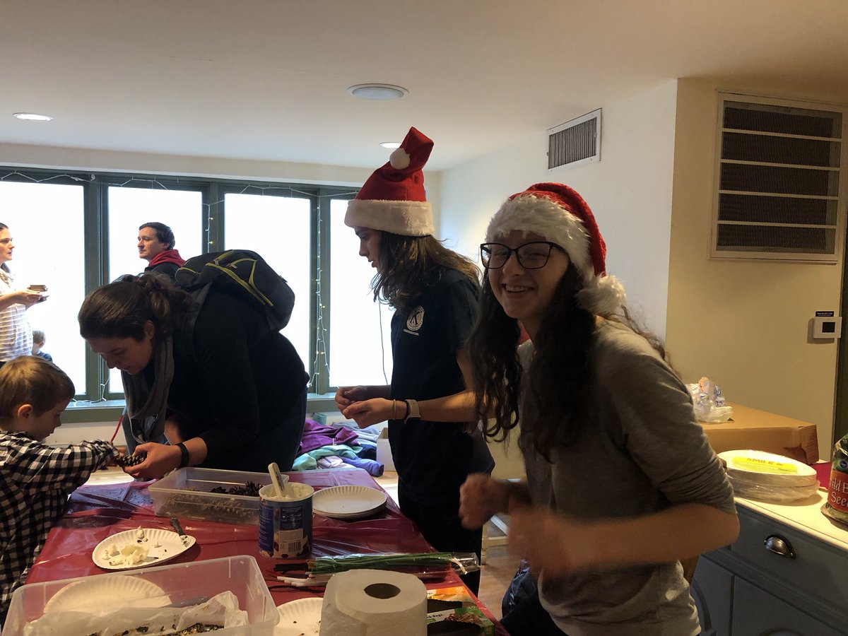 StoughtonKey's tweet photo. Our key clubbers helping out at Santa’s workshop yesterday🔑🎅🏻Thanks to those who volunteered! https://t.co/xPAPgEvney