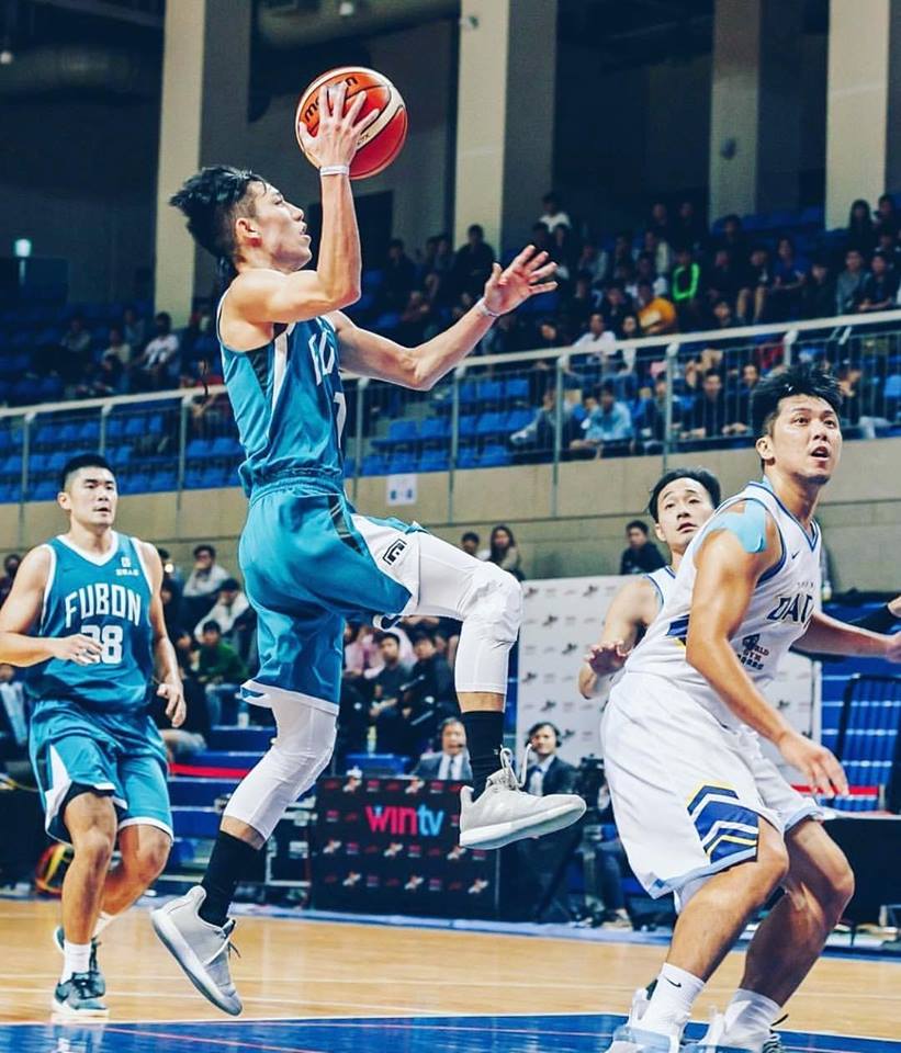 penny10654's tweet photo. @JLin7 (IG)
Sheeeeeshh!! Put a 40 piece 🐓 nuggets on them @joe_linstagram ... savage! 四十分！Congrats lil bro on the career high! #40pointclub #letemkeepdoubting #weusedtoit https://t.co/OM94hg7wI9
