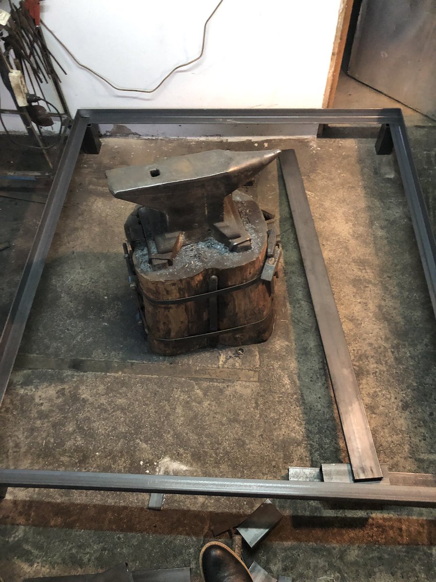 Creativesiron's tweet photo. My next project is bed 🛌. A big one! But there are some project problems... I think 🤔 it’s time for bigger workshop😬
#bed #workshop #creativeiron #newproject https://t.co/79bb9ybzdK