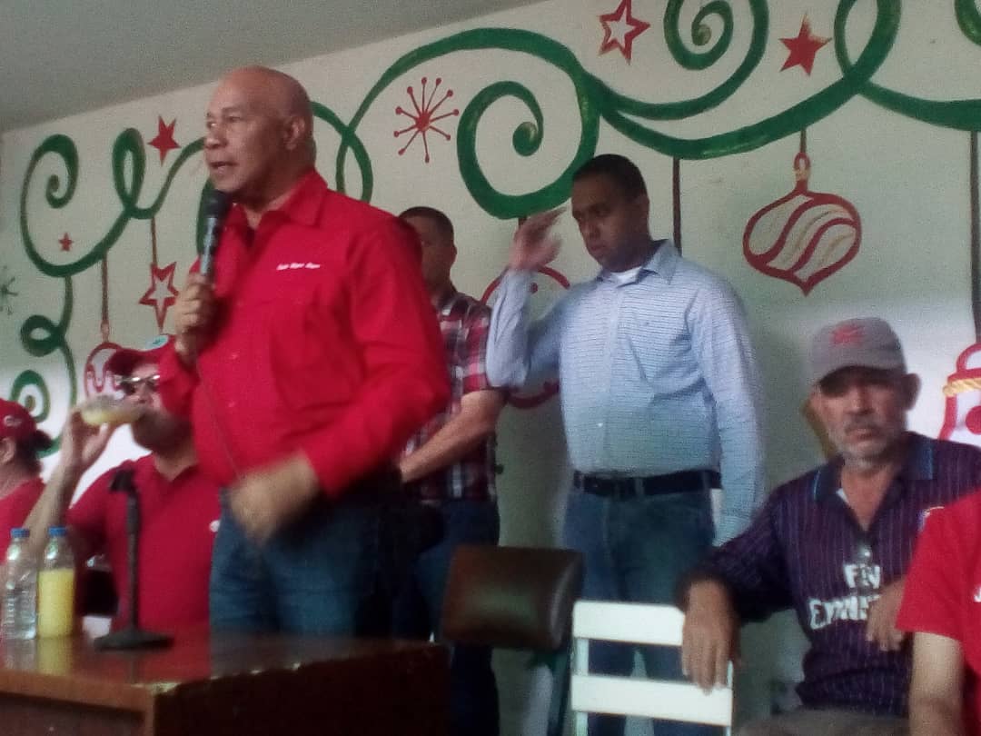 CTintorero's tweet photo. Nuestro Municipio Jiménez el día de hoy tuvo el placer de tener la visita de nuestro líder del Estado Lara del Comandante Reyes Reyes y el Mayor Luis Plaza, recordándonos que tenemos que ser disciplinado y apoyar a nuestros candidatos y candidatas del PSUV. https://t.co/Dbuc90tZ31