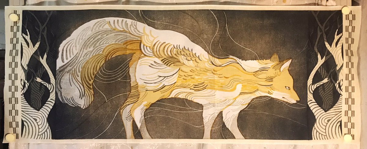 ①暁風手ぬぐい
染料インクジェットプリントによる、版画作品「暁風」の手ぬぐいです。サイズは約36×90センチ。お手入れについての簡単な説明はパッケージ裏に記載しています。#めでたや市 
