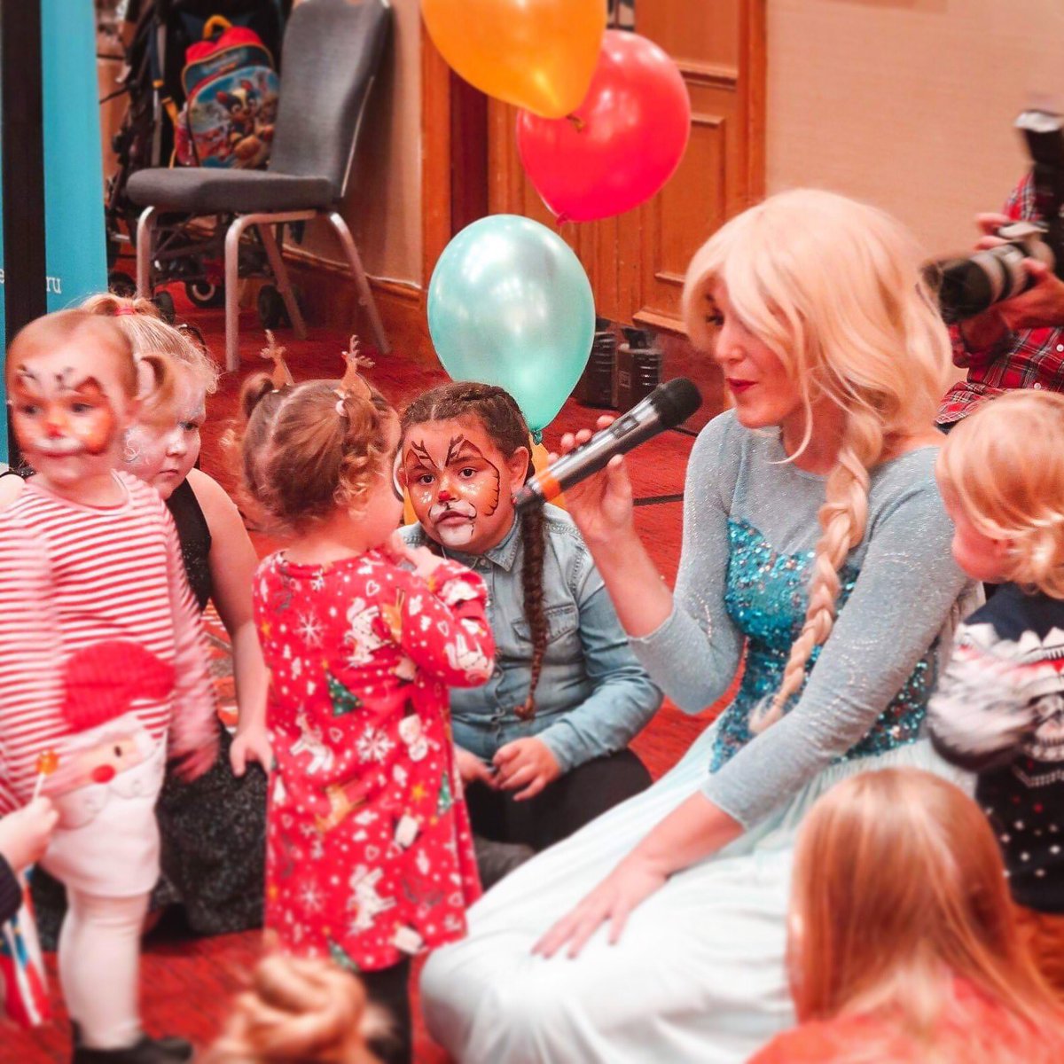 AmyzingParties's tweet photo. Elsa had a fabulous time singing for all the children at the Kidney Wales Children’s Christmas party today!

#frozen #elsa #amyzingkidzparties #singingprincess #singingelsa #elsaparty #childrensparties #princesspartiescardiff #childrenspartieswales #kidsparties #cardiffparties https://t.co/5SkdW7hKJE
