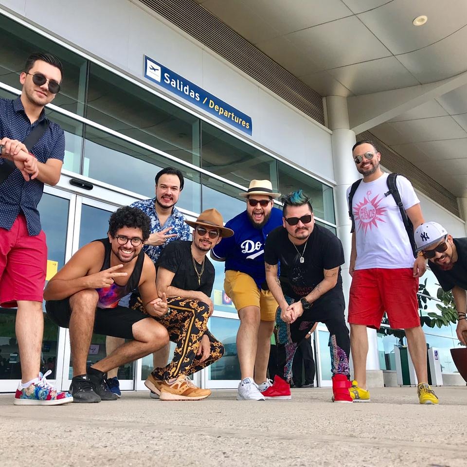 losajenos's tweet photo. Llegamos a #Guana rapidísimo, c��modos y contentísimos gracias a Sansa ✈️. Y como estamos volando vamos a regalar dos boletos 😱😱😱, vayan dándole like a la página de Sansa 👍🏼 y estén pendientes de nuestras redes para saber como ganarselos 📲
#SANSA #FlySANSA #SANSACostaRica https://t.co/Yi72euyGjS