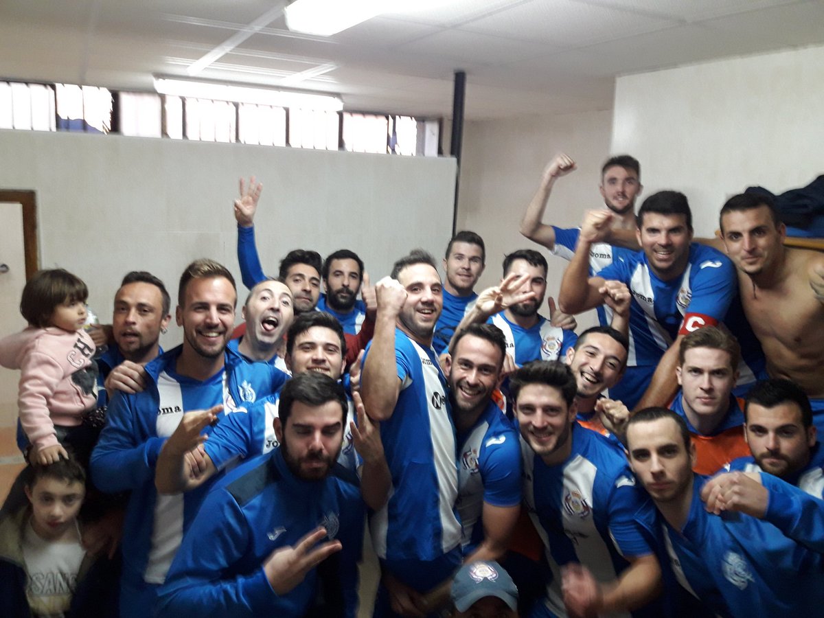 Final en <a href="/CDHoyadelCampo/">C.D. Hoya del Campo</a> 
Victoria 1-2 con goles de Murcia y Pitin que nos convierte en lideres.
Enormes!!