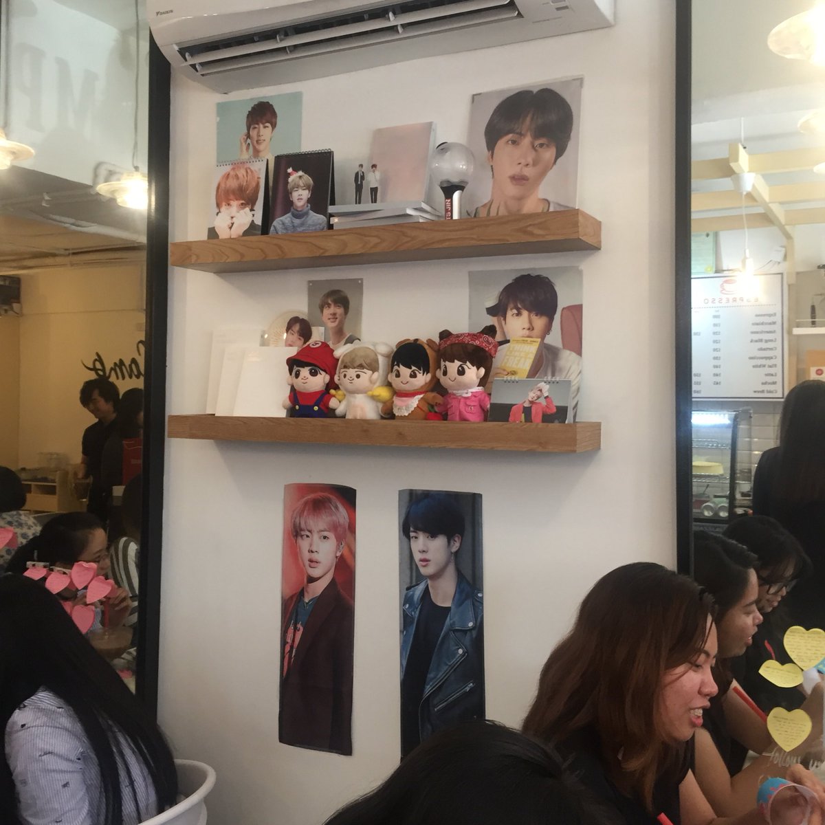 0408pilmin's tweet photo. lol on the day lang mismo nagdecide to go to #WinterTimeMNL
pero we donβt regret it π https://t.co/dpaoDKowYl