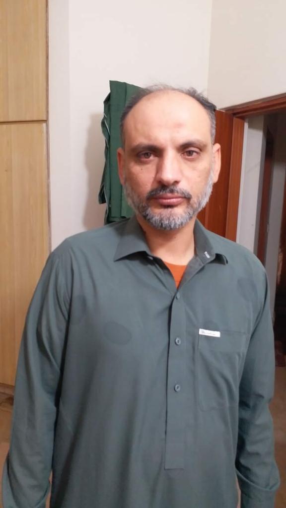 MHaiderr1's tweet photo. Alhamdulillah! Rizwan Kazmi has been freed. You are requested to pray for his speedy recovery.
#whereisrizwankazmi
#missingpersons
#RizwanKazmiRecovered
@MJibranNasir 
@ImtiazAlamSAFMA 
@HRCP87 
@amnesty 
@ShireenMazari1 https://t.co/E4dsJrYZb3